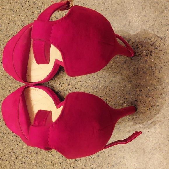 High Heels - Picture 3 of 5